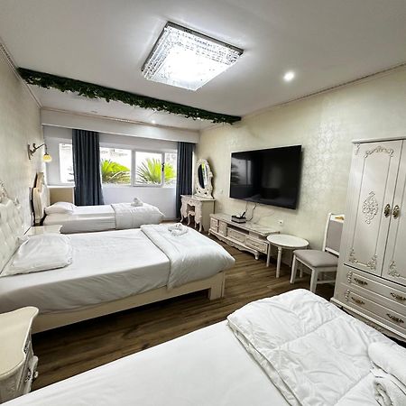 Hotel Aviacion Манисес Екстериор снимка