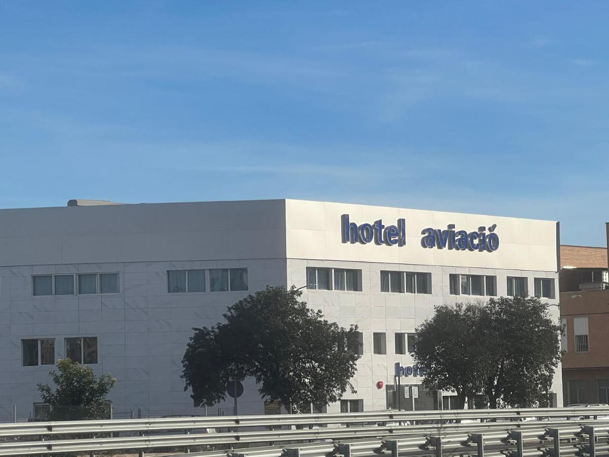 Hotel Aviacion Манисес Екстериор снимка