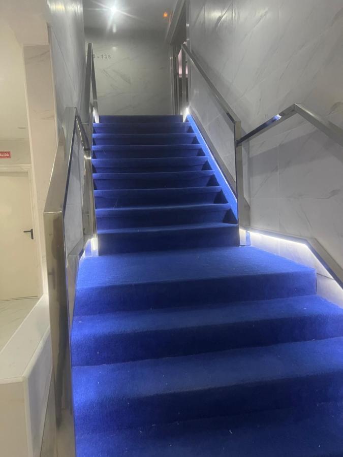 Hotel Aviacion Манисес Екстериор снимка