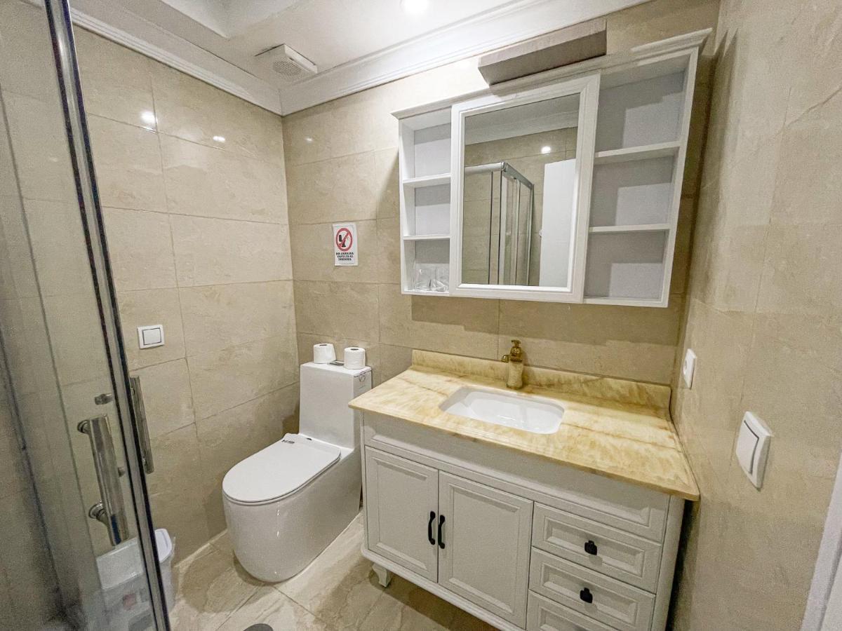 Hotel Aviacion Манисес Екстериор снимка