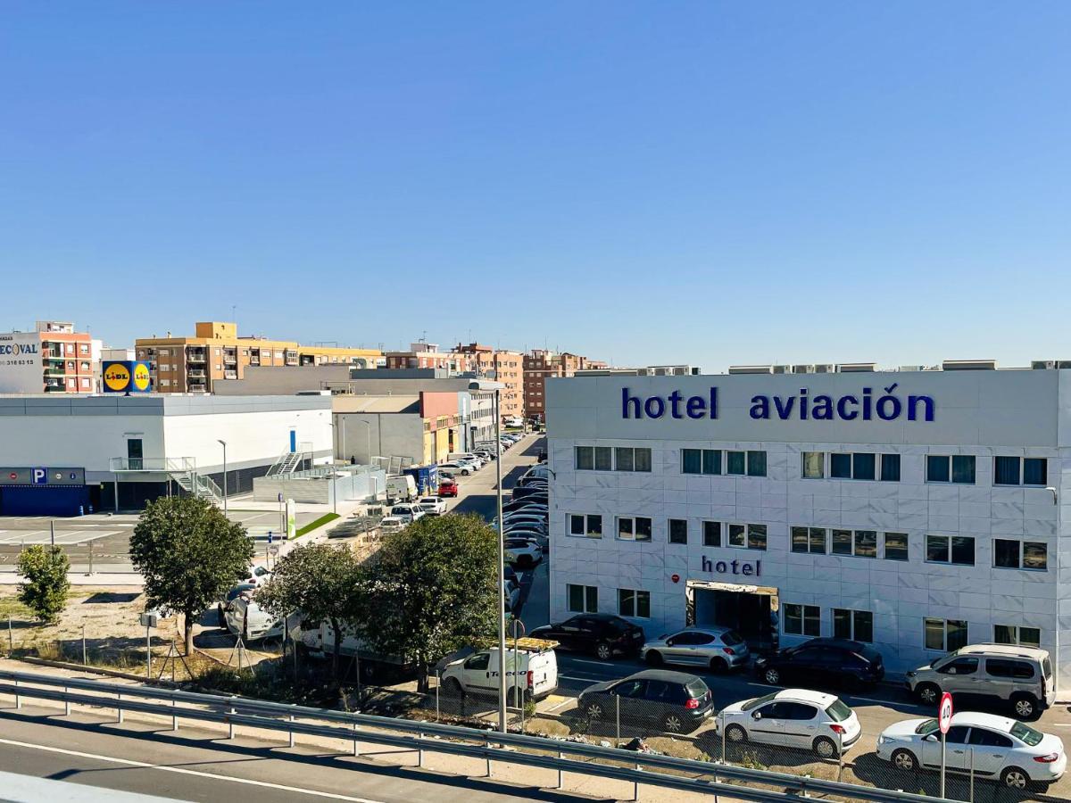 Hotel Aviacion Манисес Екстериор снимка