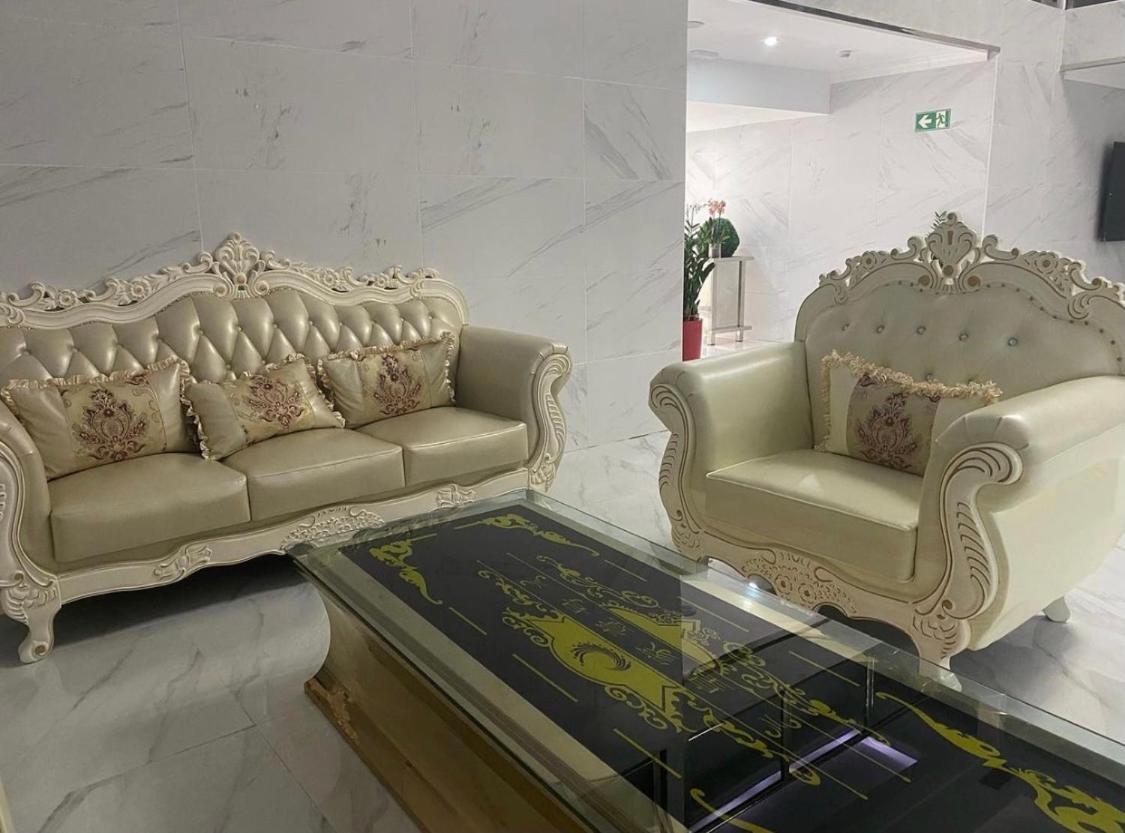 Hotel Aviacion Манисес Екстериор снимка