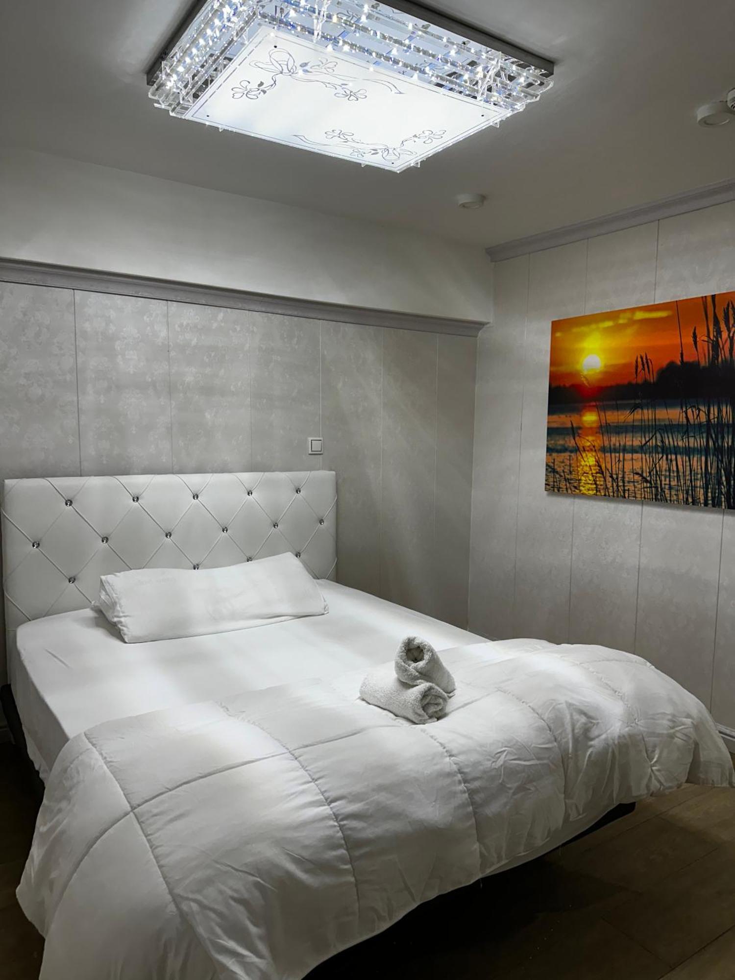 Hotel Aviacion Манисес Екстериор снимка