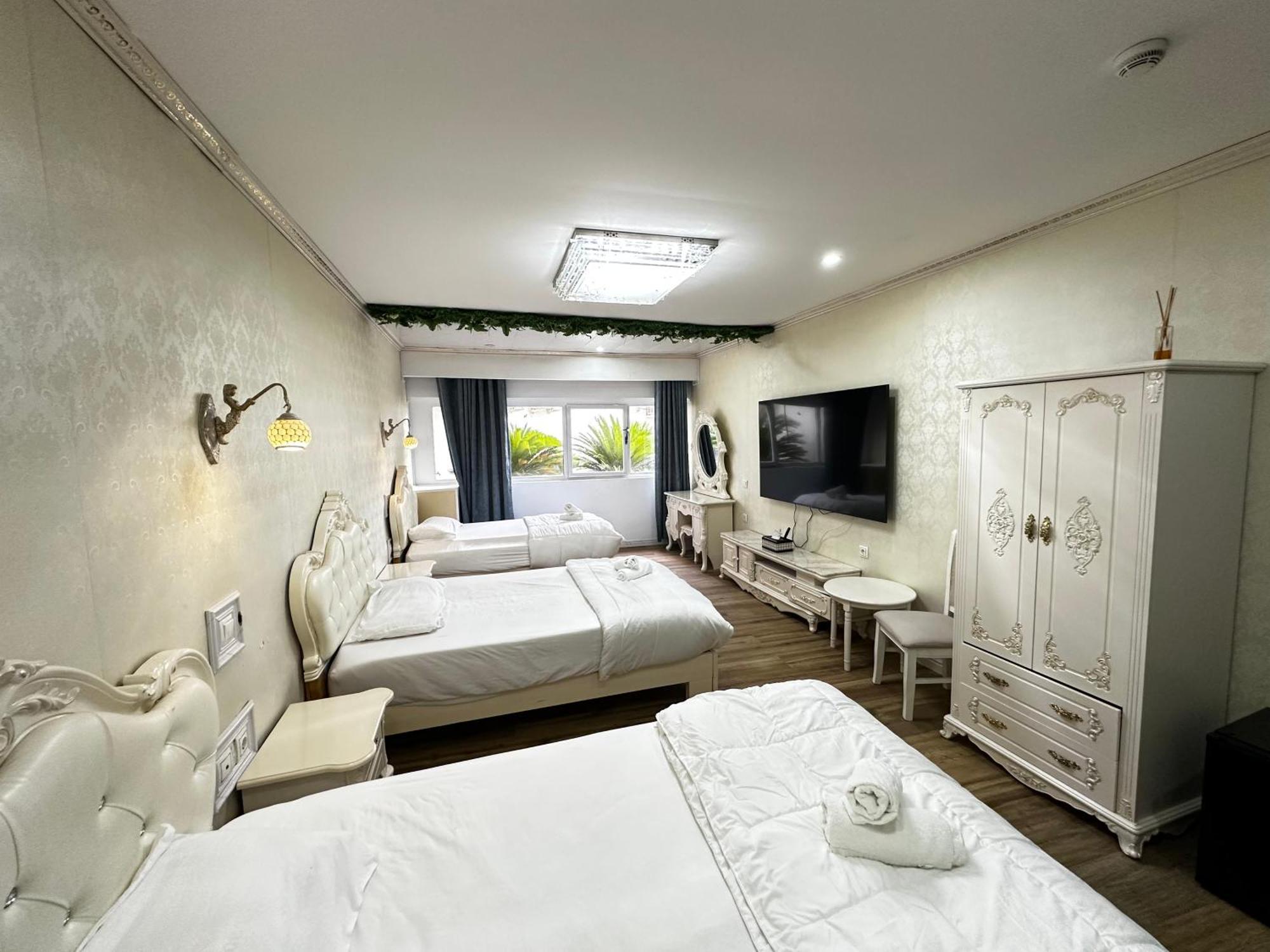 Hotel Aviacion Манисес Екстериор снимка